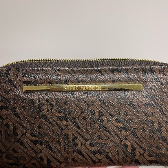 Steve Madden Wallet Large Zip Around Brown Leather Gold Wristlet Wrist Strap - Picture 4 of 11